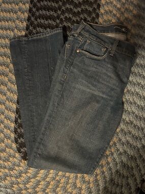 Old Navy Women's Straight Leg Jeans in Medium Blue Wash